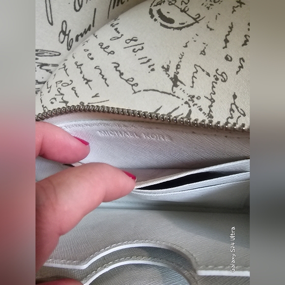 Michael Kors White w/ blk Polka Dot Fulton Multifunction Phone Case Wallet GUC - Picture 15 of 16